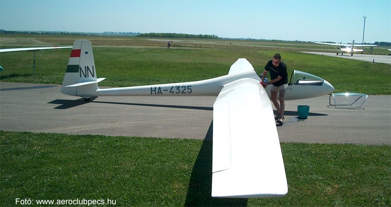 Kép a HA-4325 lajstromú gépről.