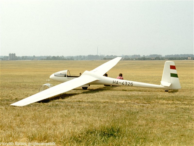 Kép a HA-4326 lajstromú gépről.