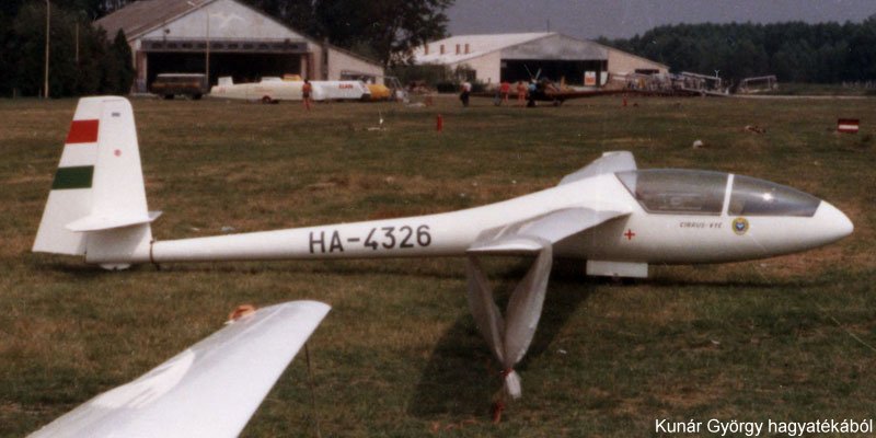 Kép a HA-4326 lajstromú gépről.