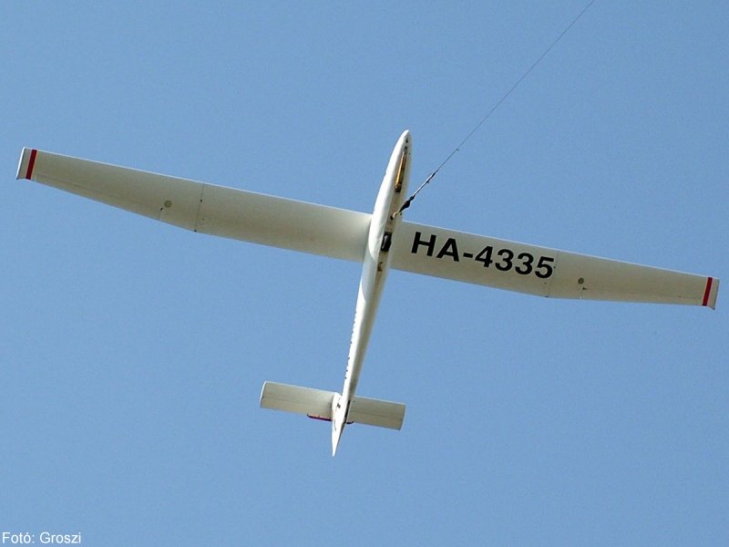 Kép a HA-4335 lajstromú gépről.