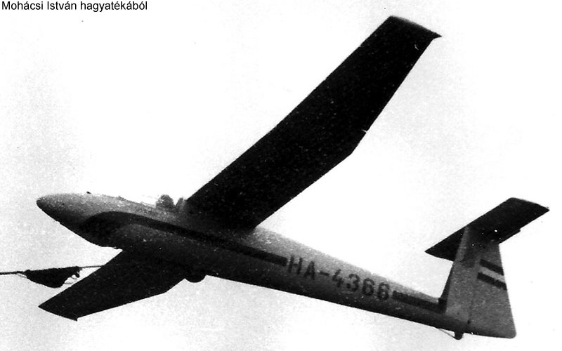 Kép a HA-4366 lajstromú gépről.