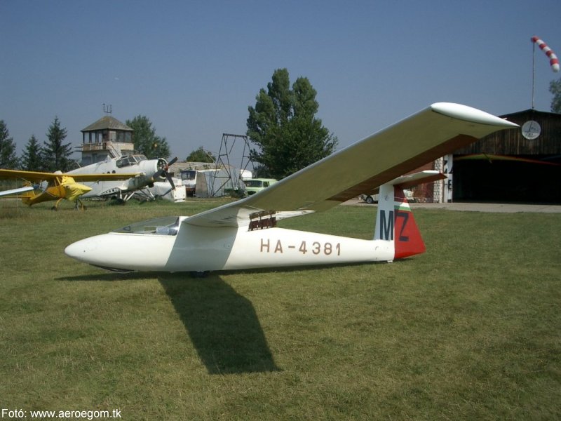 Kép a HA-4381 lajstromú gépről.