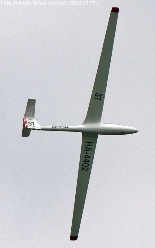 Kép a HA-4402 lajstromú gépről.