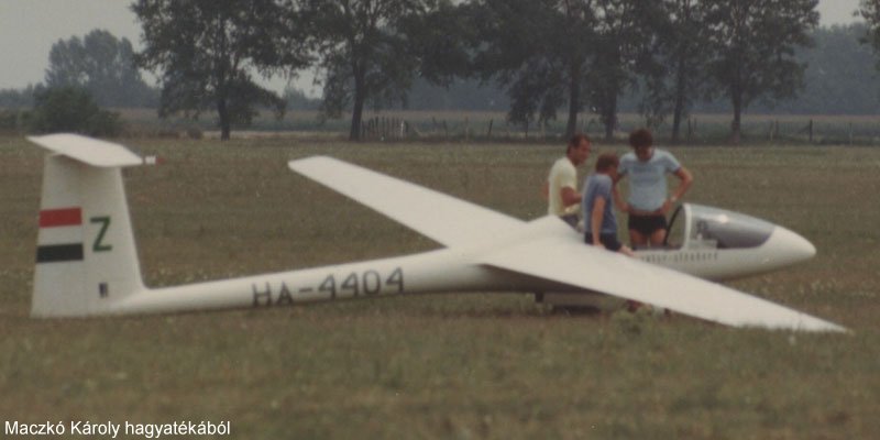 Kép a HA-4404 lajstromú gépről.