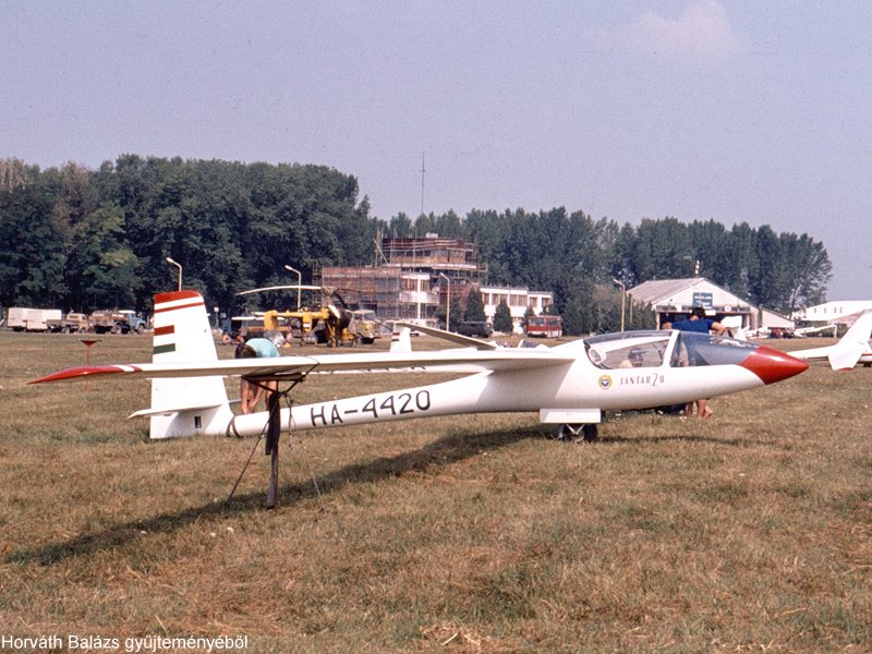 Kép a HA-4420 lajstromú gépről.