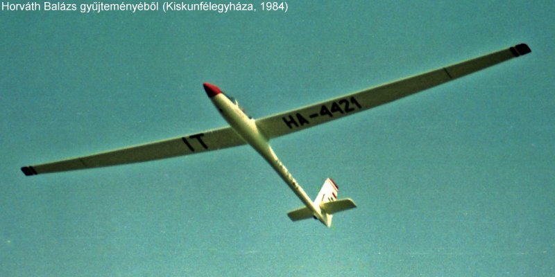 Kép a HA-4421 lajstromú gépről.