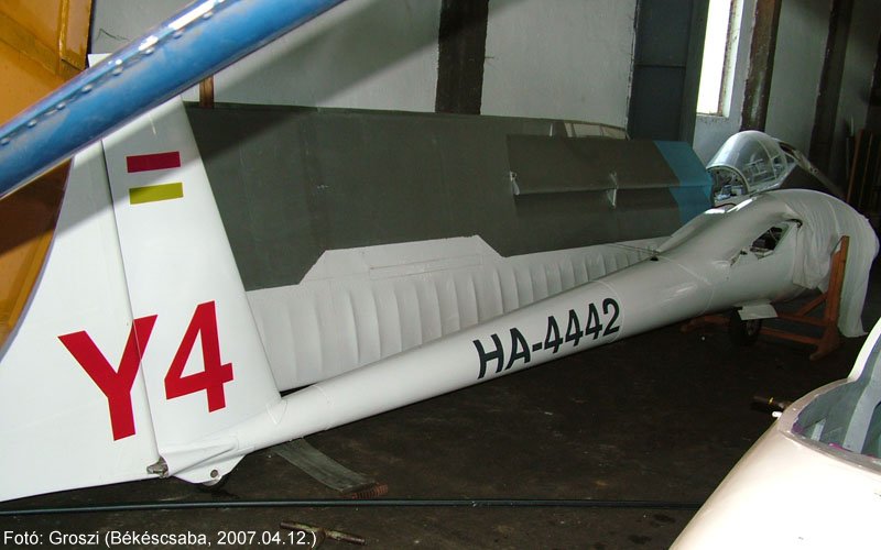 Kép a HA-4442 lajstromú gépről.