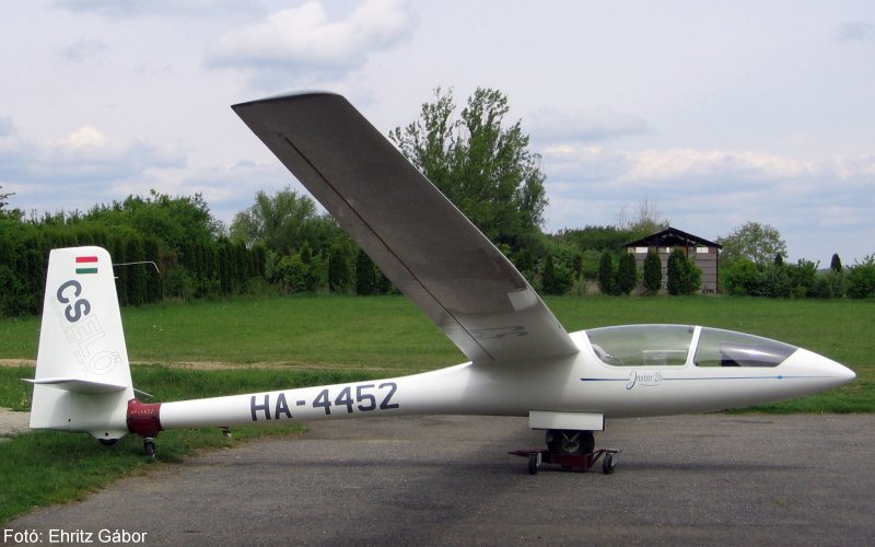 Kép a HA-4452 lajstromú gépről.