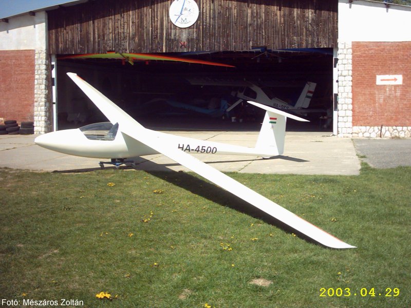 Kép a HA-4500 lajstromú gépről.