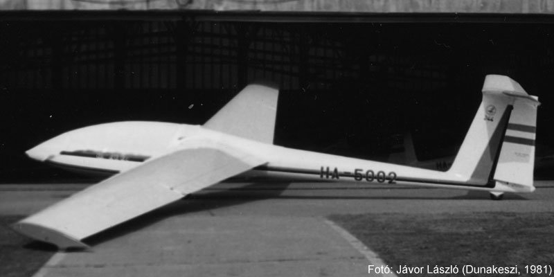 Kép a HA-5002 (2) lajstromú gépről.