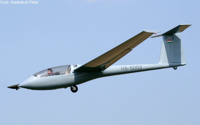 Kép a HA-5002 (2) lajstromú gépről.