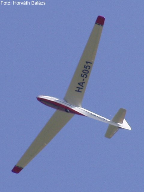 Kép a HA-5051 (2) lajstromú gépről.