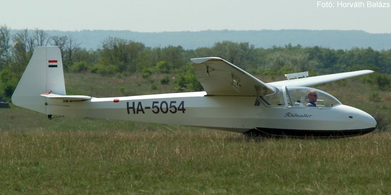 Kép a HA-5054 (2) lajstromú gépről.