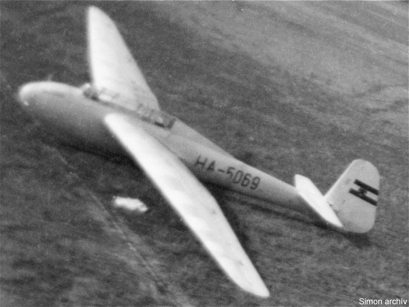 Kép a HA-5069 (1) lajstromú gépről.