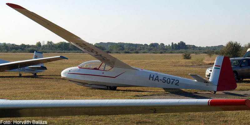 Kép a HA-5072 (2) lajstromú gépről.