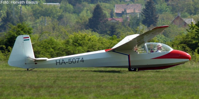 Kép a HA-5074 (2) lajstromú gépről.