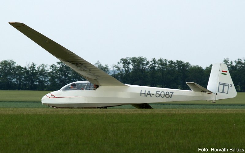 Kép a HA-5087 (2) lajstromú gépről.