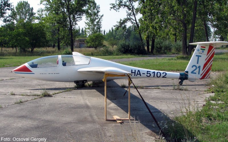Kép a HA-5102 (2) lajstromú gépről.