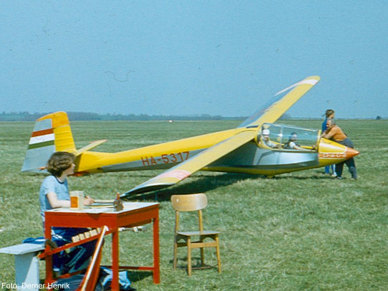 Kép a HA-5317 lajstromú gépről.