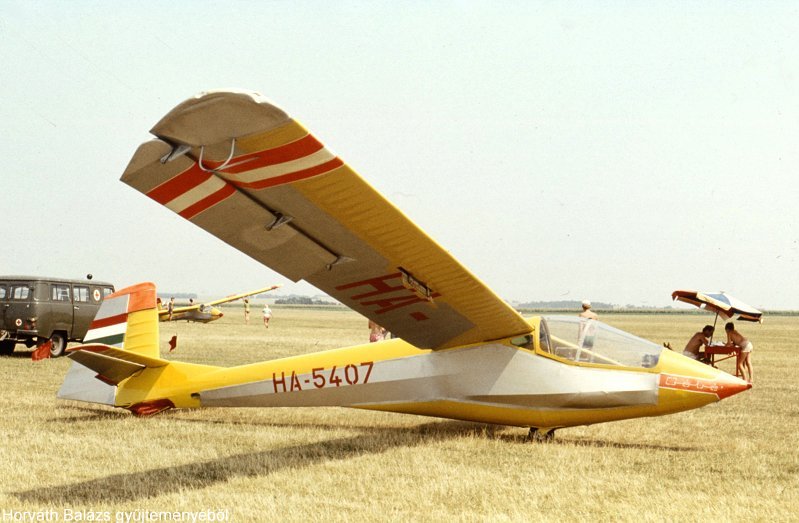 Kép a HA-5407 lajstromú gépről.