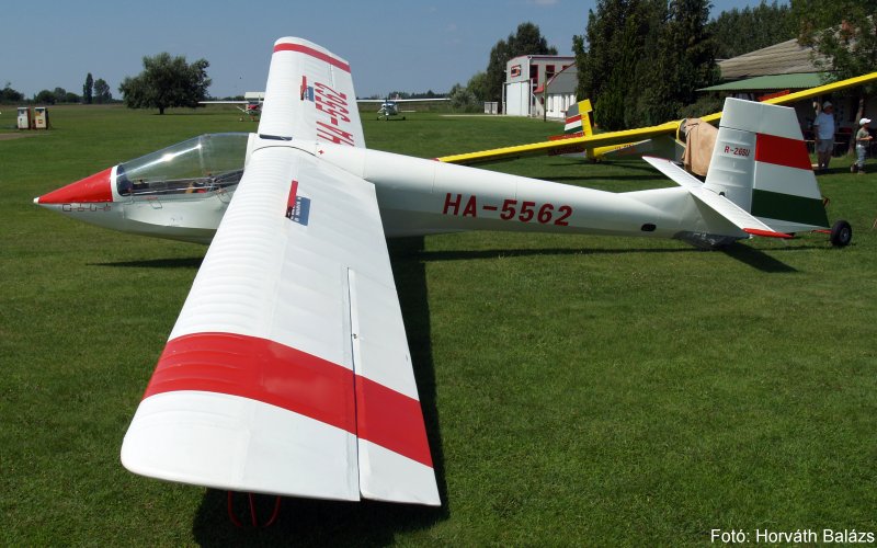 Kép a HA-5562 lajstromú gépről.