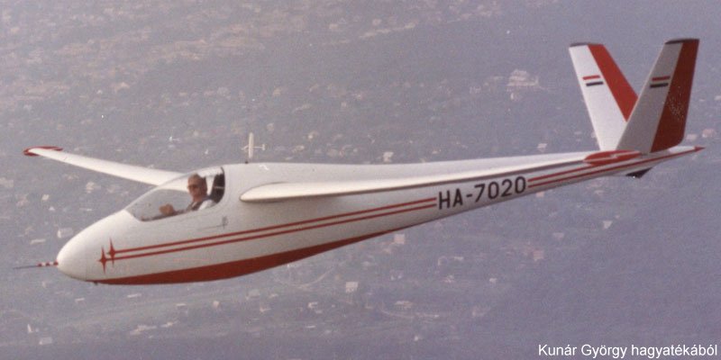 Kép a HA-7020 lajstromú gépről.