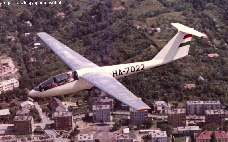 Kép a HA-7022 (1) lajstromú gépről.