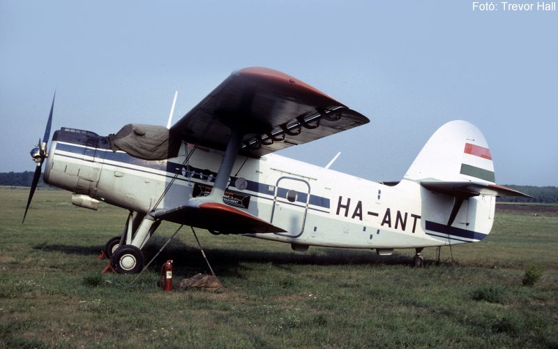 Kép a HA-ANT (2) lajstromú gépről.