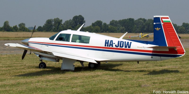 Kép a HA-JDW lajstromú gépről.