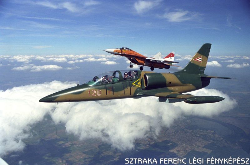 Kép a Aero L-39 Albatros típusú, 120 oldalszámú gépről.