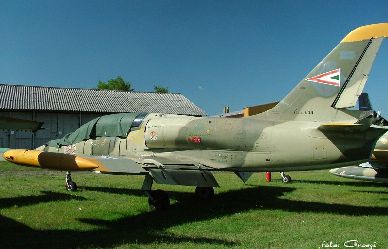 Kép a Aero L-39 Albatros típusú, 122 oldalszámú gépről.