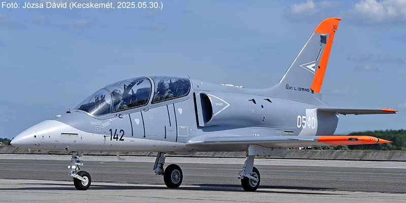 Kép a Aero L-39 Albatros típusú, 142 oldalszámú gépről.