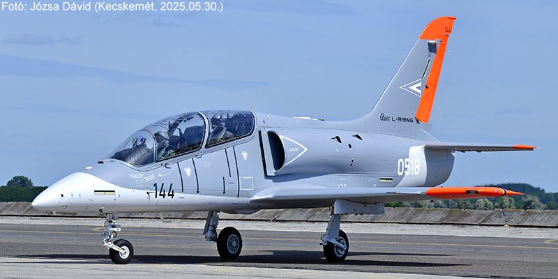 Kép a Aero L-39 Albatros típusú, 144 oldalszámú gépről.