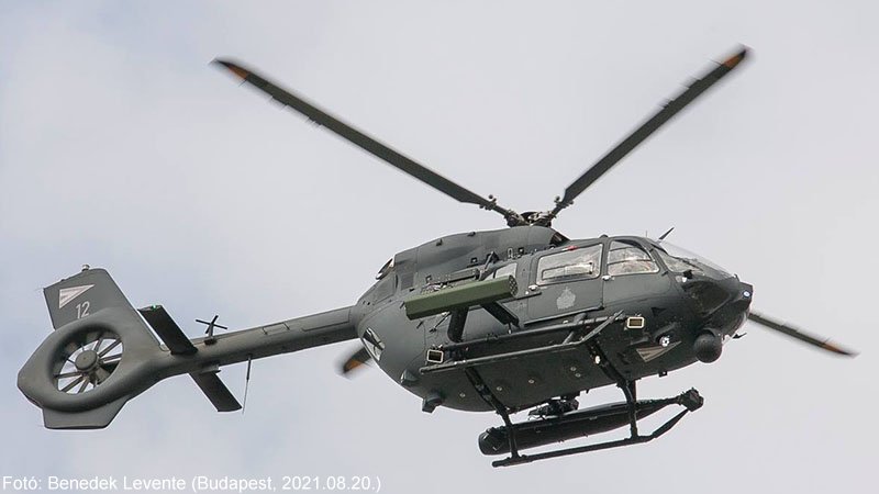 Kép a Airbus Helicopters H145 típusú, 12 oldalszámú gépről.