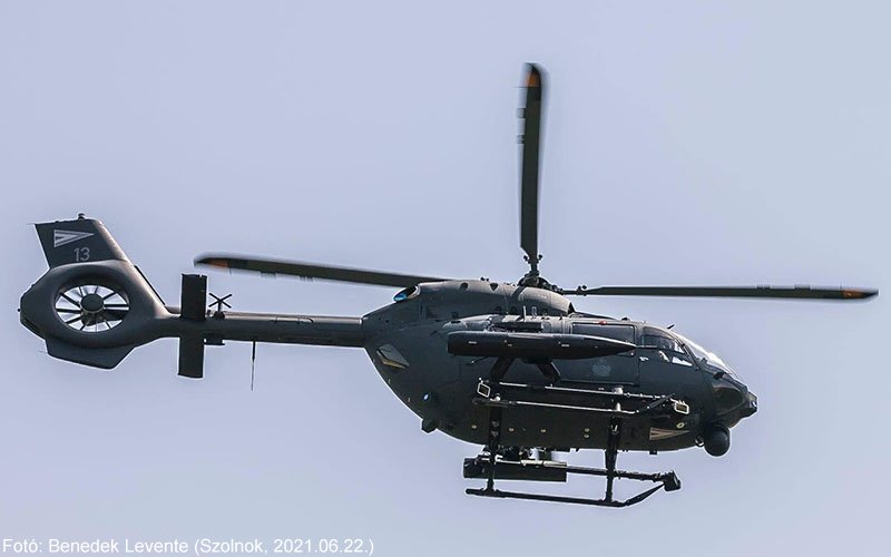 Kép a Airbus Helicopters H145 típusú, 13 oldalszámú gépről.