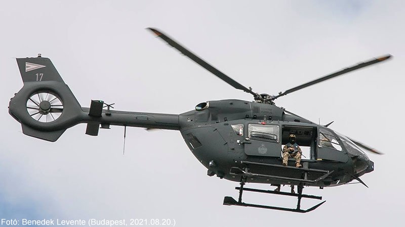 Kép a Airbus Helicopters H145 típusú, 17 oldalszámú gépről.