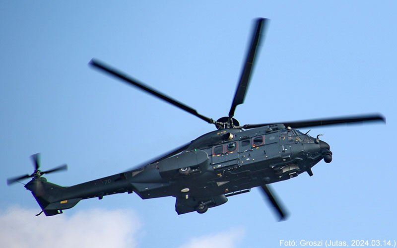 Kép a Airbus Helicopters H225 típusú, 70 oldalszámú gépről.