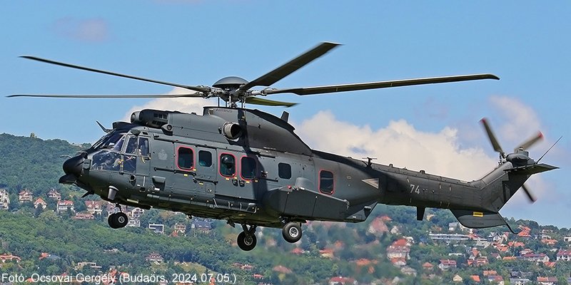 Kép a Airbus Helicopters H225 típusú, 74 oldalszámú gépről.