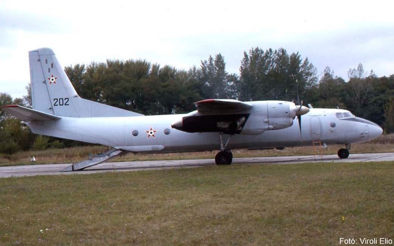 Kép a Antonov An-26 típusú, 202 oldalszámú gépről.