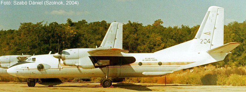 Kép a Antonov An-26 típusú, 204 oldalszámú gépről.