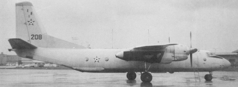 Kép a Antonov An-26 típusú, 208 oldalszámú gépről.