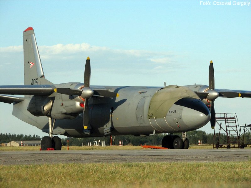 Kép a Antonov An-26 típusú, 405 oldalszámú gépről.