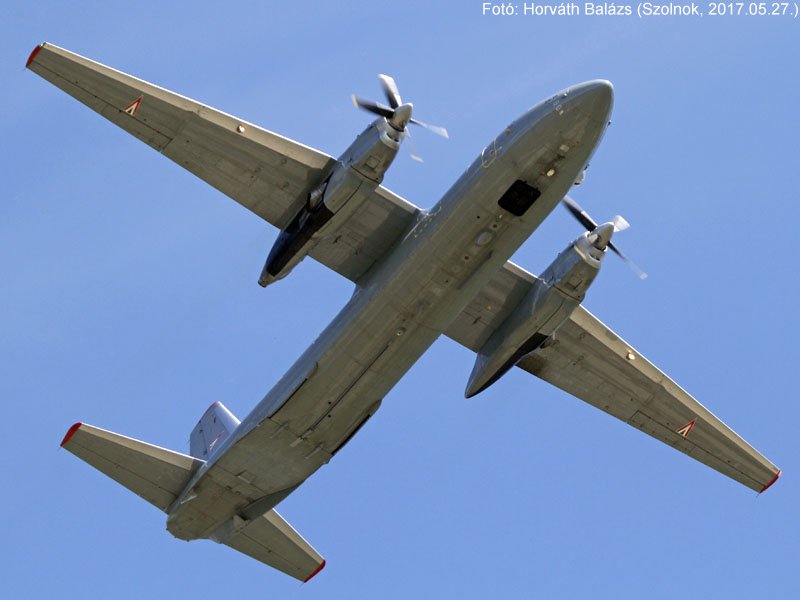 Kép a Antonov An-26 típusú, 406 oldalszámú gépről.