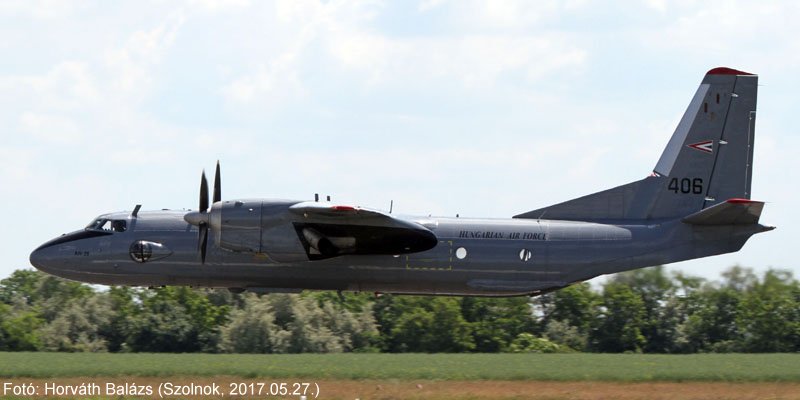 Kép a Antonov An-26 típusú, 406 oldalszámú gépről.