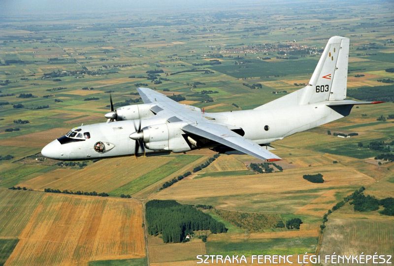 Kép a Antonov An-26 típusú, 603 oldalszámú gépről.