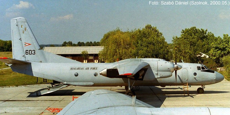 Kép a Antonov An-26 típusú, 603 oldalszámú gépről.