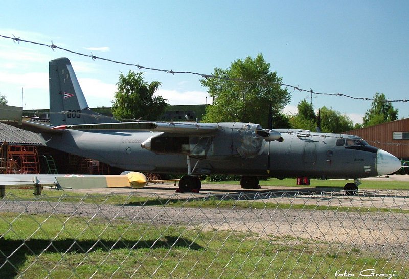 Kép a Antonov An-26 típusú, 603 oldalszámú gépről.