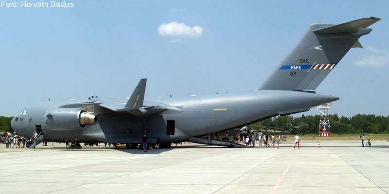 Kép a Boeing C-17 Globemaster III típusú, 080002 oldalszámú gépről.