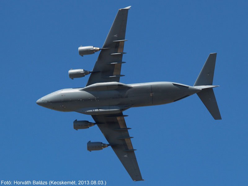 Kép a Boeing C-17 Globemaster III típusú, 080002 oldalszámú gépről.