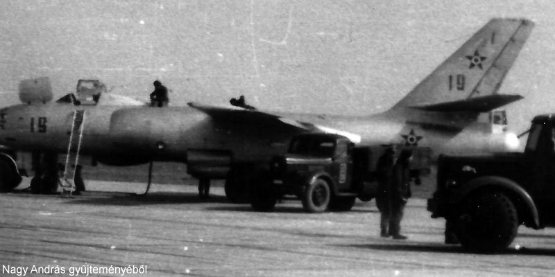 Kép a Iljusin Il-28 típusú, 19 oldalszámú gépről.